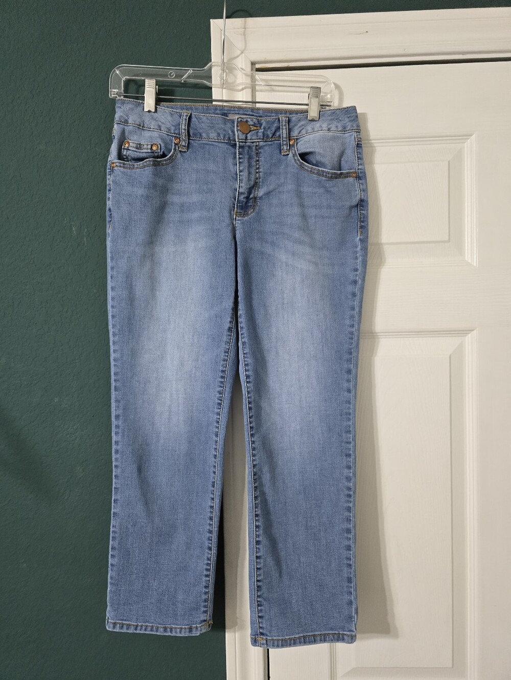 Maurices Cropped Jeans Size 6 Light Wash Straight leg Stretch Denim Capri Y2K